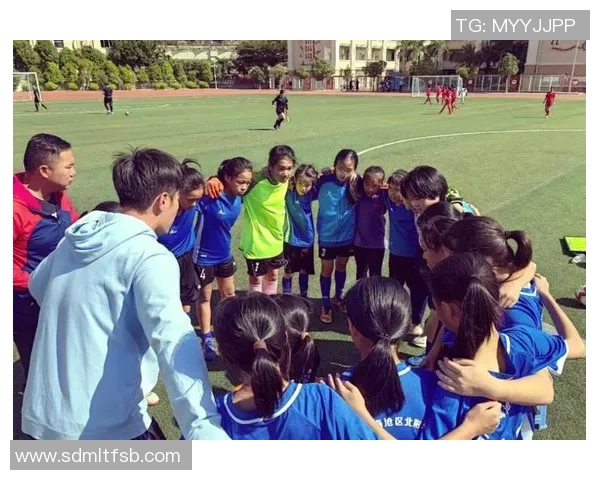 足球明星助力中国小孩梦想启航共同追逐绿茵场上的辉煌未来