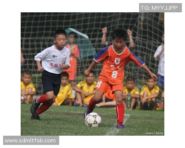 横高足球:激情与梦想交织的绿茵场上青春岁月的追逐与拼搏 横高足球:激情与梦想交织的绿茵场上青春岁月的追逐与拼搏