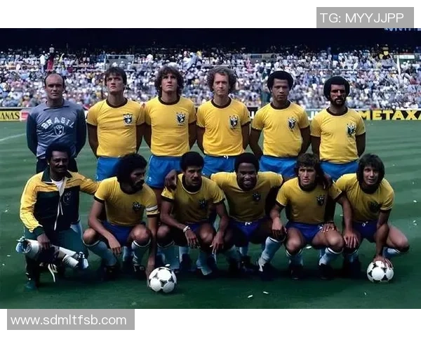 足球明星同框瞬间定格荣耀与梦想的交汇时刻