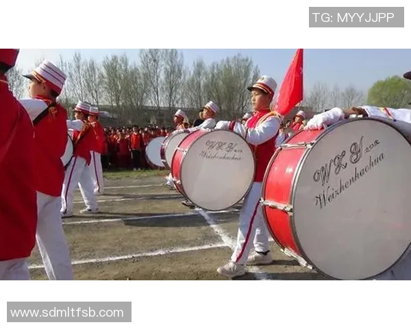 足球明星头像展示法国男生的魅力与风采，尽显青春活力与运动激情