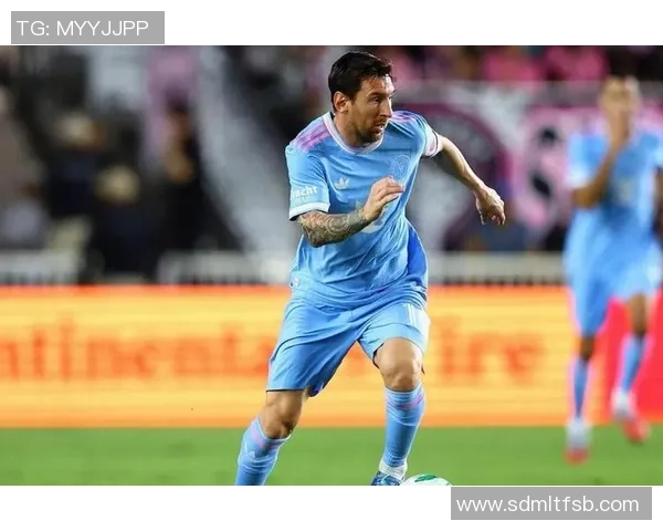 足球明星展现力量之美肌肉合集尽显运动魅力与激情 足球明星展现力量之美肌肉合集尽显运动魅力与激情