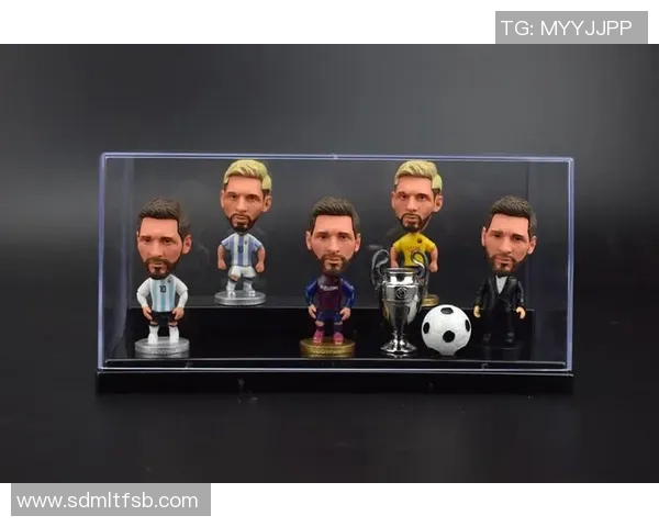 足球明星手办精美展示图集领略球场传奇的魅力与风采