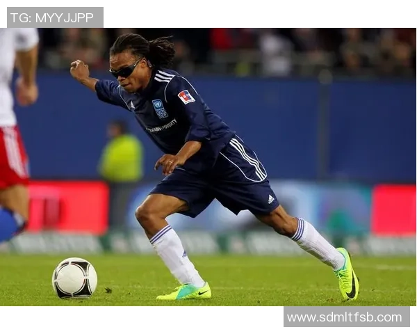 足球明星戴维斯近期状态分析与未来发展展望