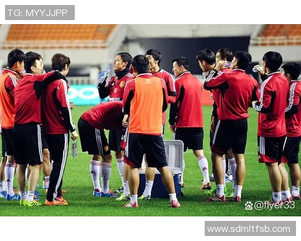 足球明星挑战排球运动展现惊人技巧与团队默契精彩瞬间回顾