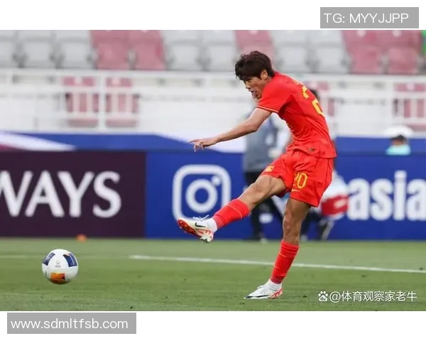 足球明星挑战篮球场搞笑瞬间引发全场爆笑视频合集 足球明星挑战篮球场搞笑瞬间引发全场爆笑视频合集