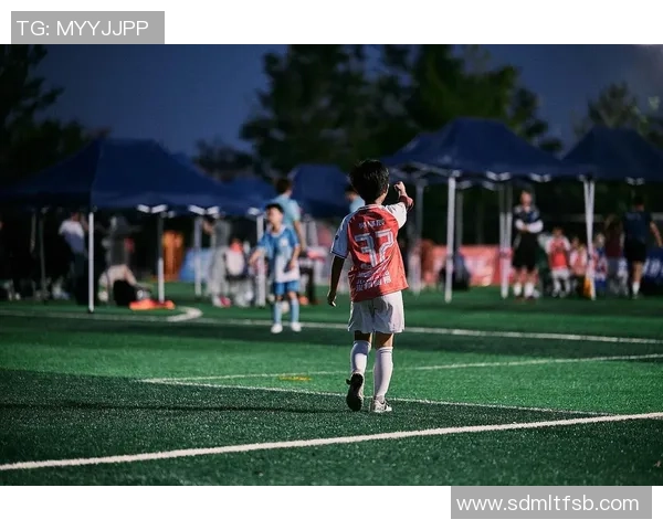 足球明星李响精彩瞬间大集合展现他在绿茵场上的风采与魅力 足球明星李响精彩瞬间大集合展现他在绿茵场上的风采与魅力