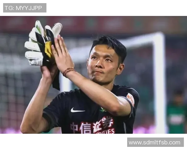 足球明星照片欣赏与解析展现他们的风采与魅力 足球明星照片欣赏与解析展现他们的风采与魅力