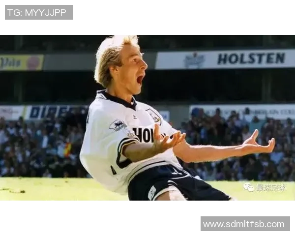 足球明星热衷足球游戏卡背后的故事与魅力揭秘 足球明星热衷足球游戏卡背后的故事与魅力揭秘