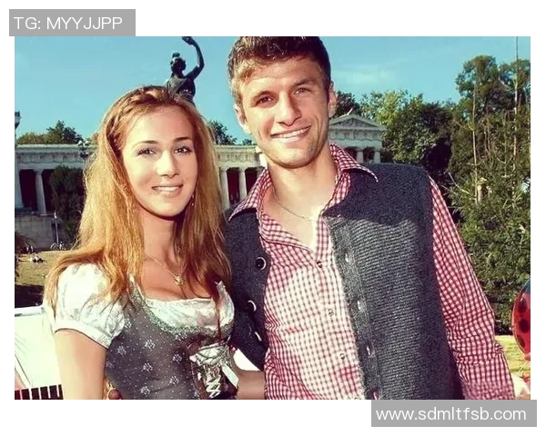 足球明星甜蜜瞬间接吻图片大汇总展现爱情与激情的完美结合