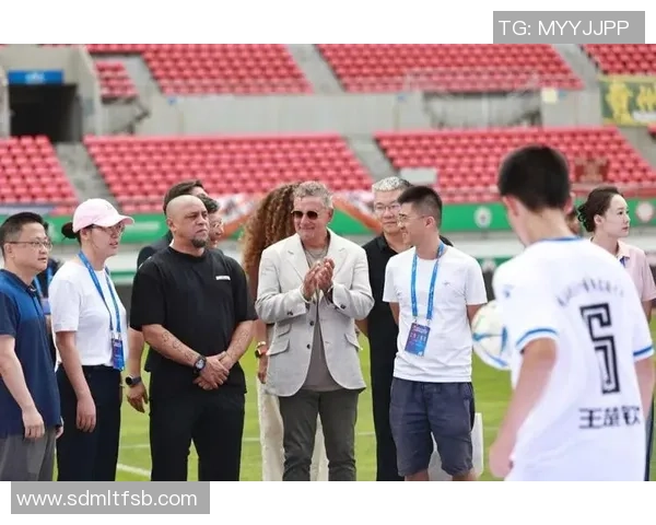 足球明星现身何处揭秘他们的最新动态与职业发展情况