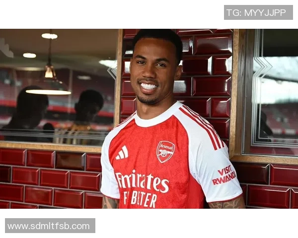 足球明星的土气穿搭揭秘时尚与运动的奇妙碰撞与反差