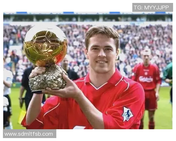 足球明星的传奇人生与奋斗历程揭示了梦想与努力的力量