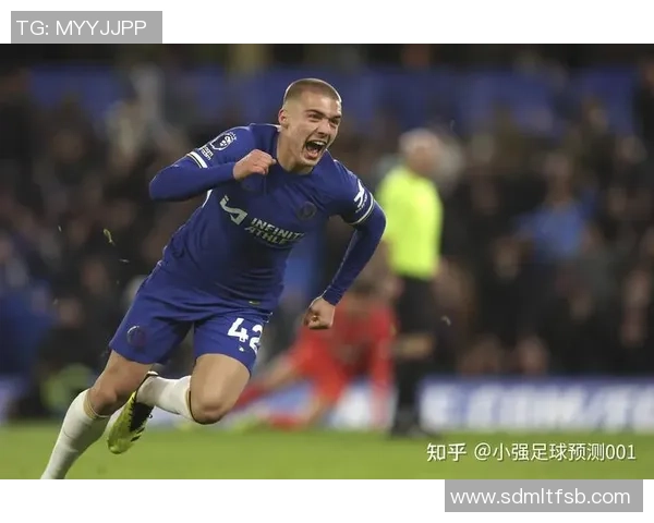 足球明星的辉煌成就与影响力探讨及其对青少年足球发展的启示