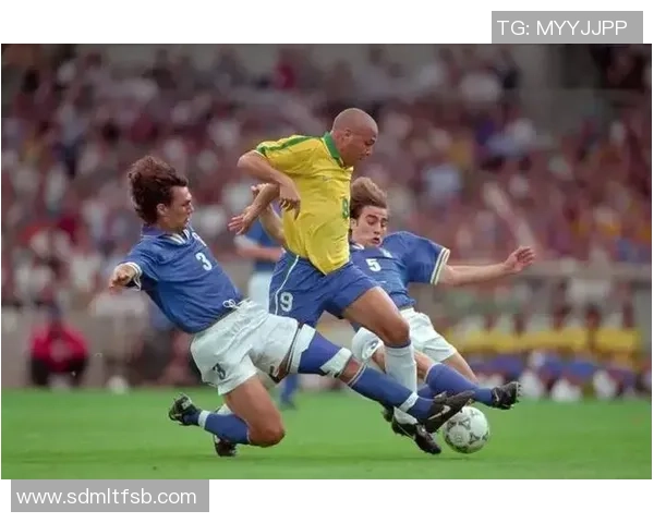 足球明星的经典歌词与精彩瞬间全景展示合集