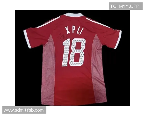 足球明星签名球衣的魅力与收藏价值探讨 足球明星签名球衣的魅力与收藏价值探讨