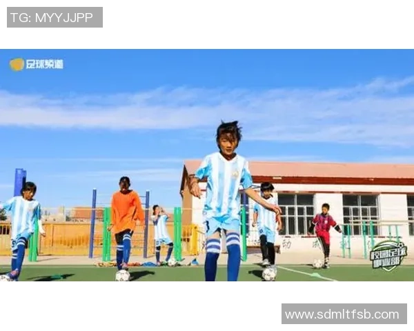 足球明星私下生活揭秘裹浴巾的他们展现不一样的魅力与风采