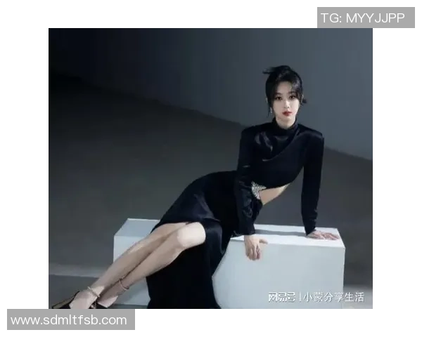 足球明星的黑色魅力展现出高级时尚与个性风格的完美结合 足球明星的黑色魅力展现出高级时尚与个性风格的完美结合