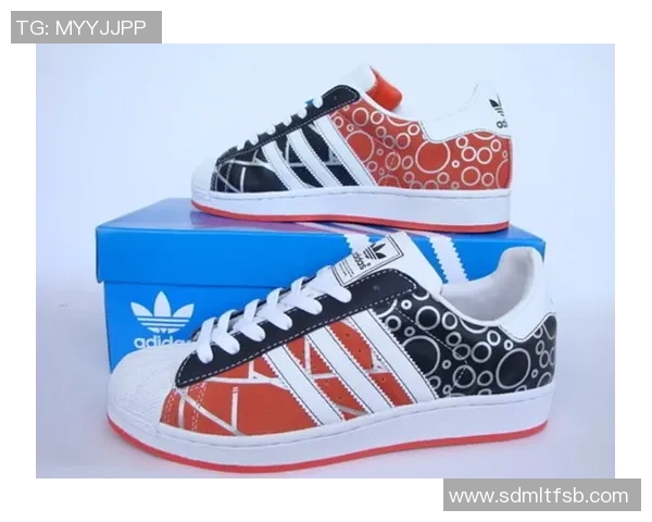 足球明星联手设计个性鞋垫展现运动风采与时尚魅力